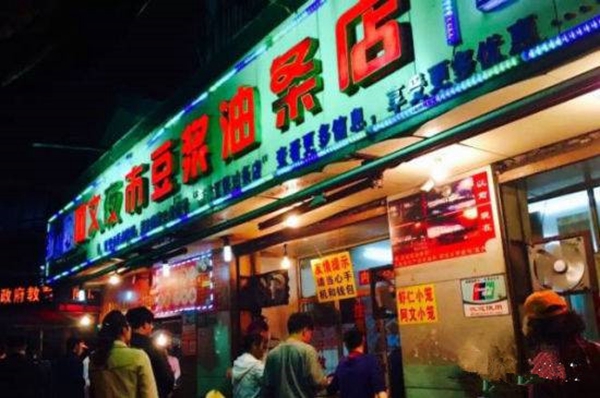 把豆?jié){油條做成夜宵，外賣月銷破百萬，他已經(jīng)做了7年的網(wǎng)紅