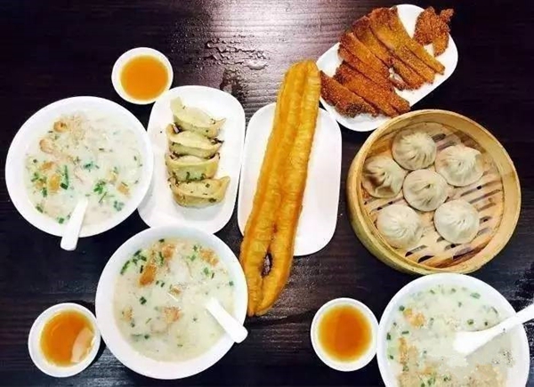 把豆?jié){油條做成夜宵，外賣月銷破百萬，他已經(jīng)做了7年的網(wǎng)紅
